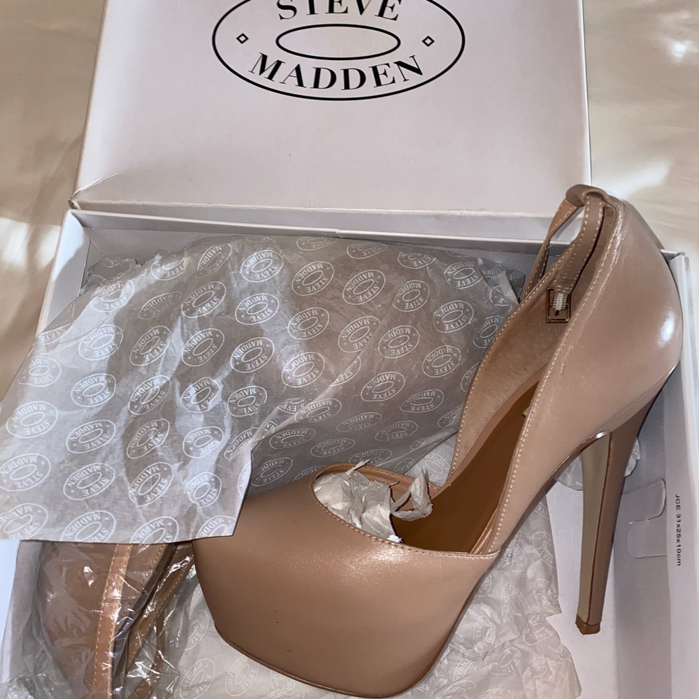 Steve Madden nude heels
